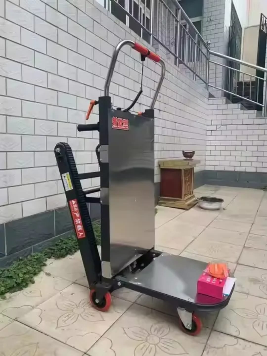 ST-150 Elektrikli Merdiven Çıkan Yük Taşıma Makinesi
